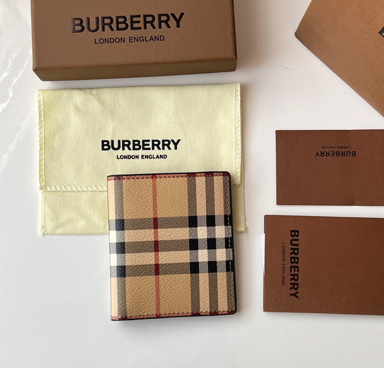 WALLET B