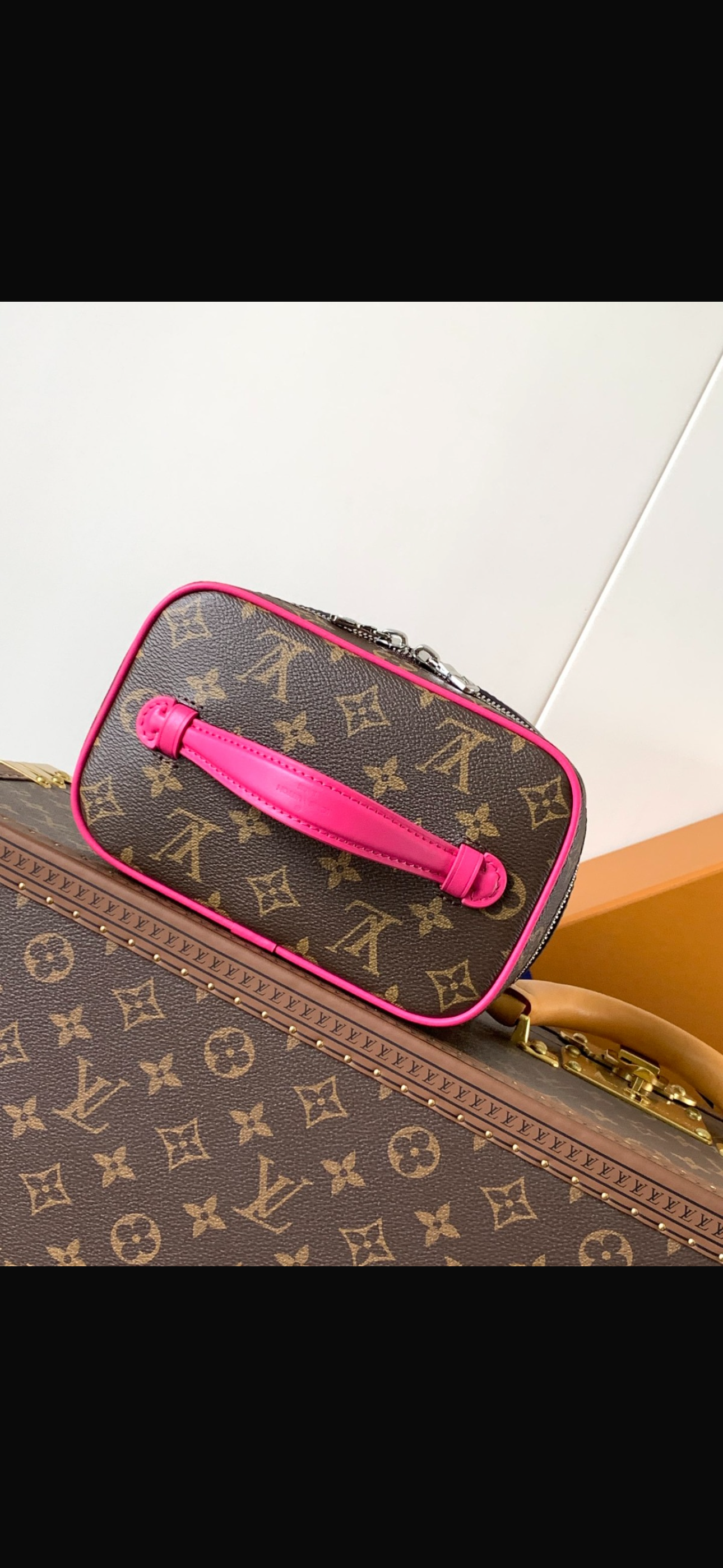 MAKEUP BAG HOT PINK