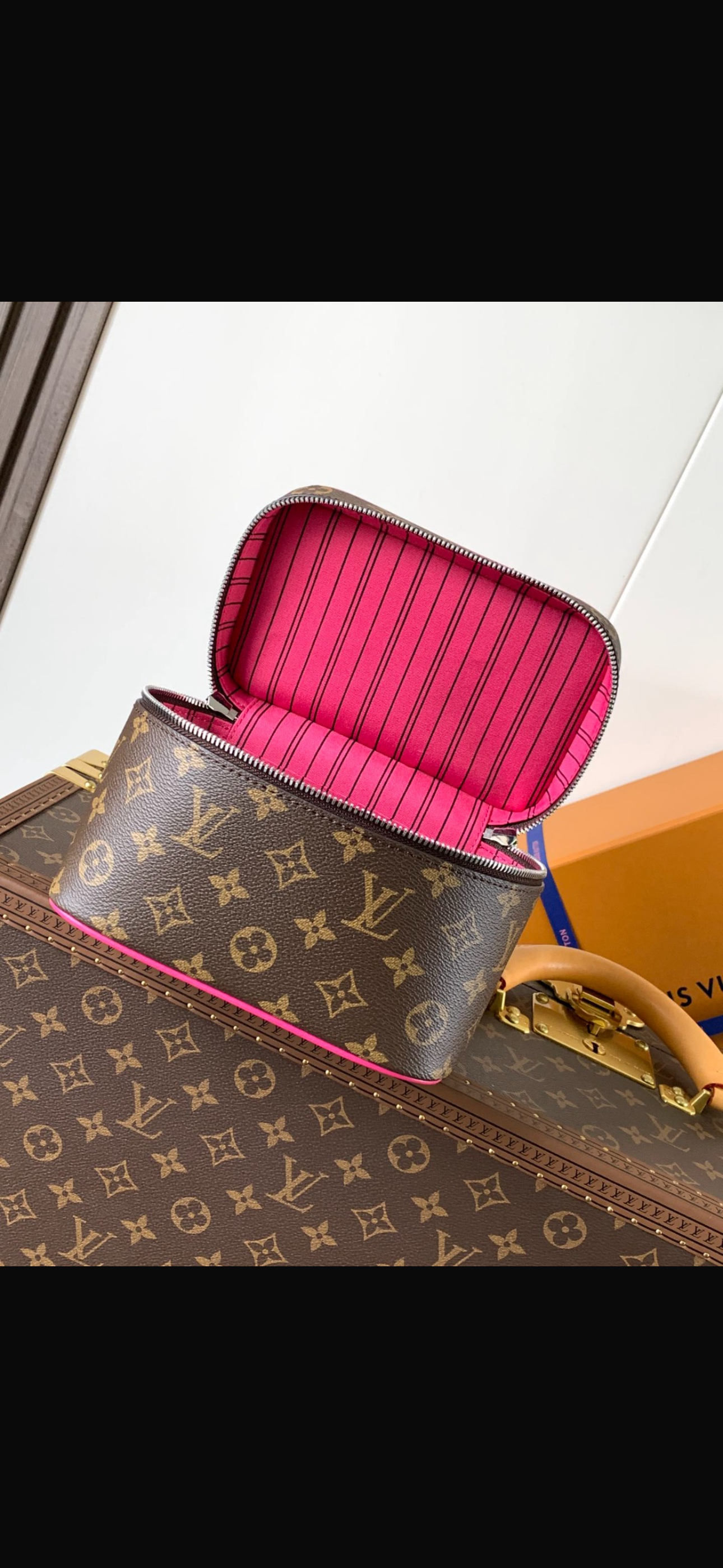 MAKEUP BAG HOT PINK