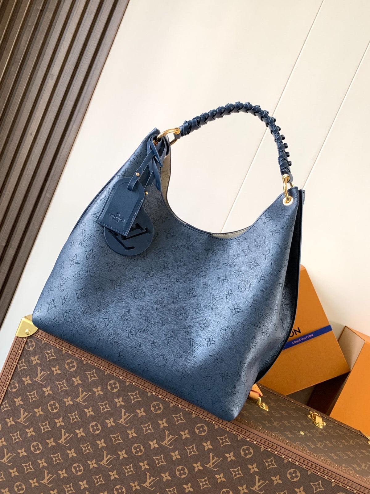 LARGE SHOULDER BAG