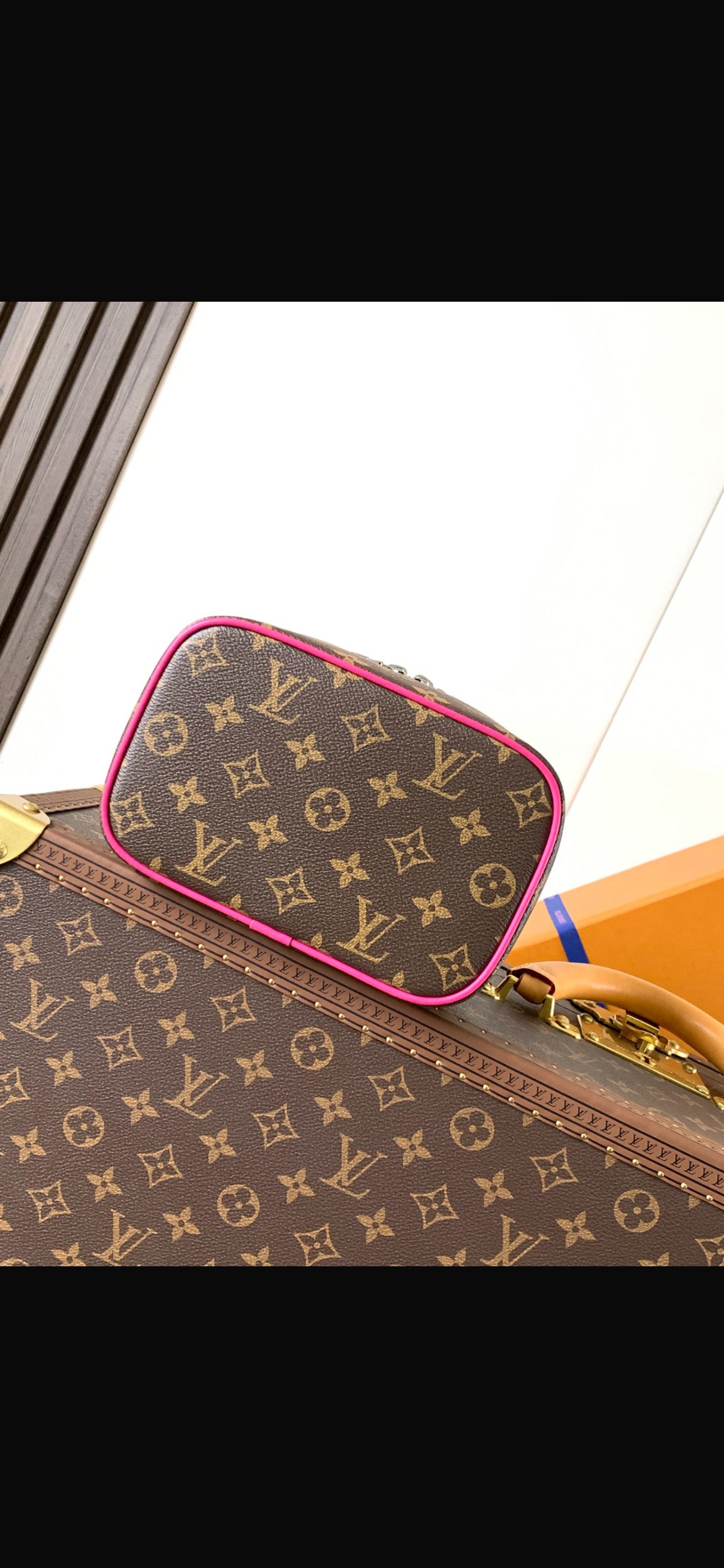 MAKEUP BAG HOT PINK